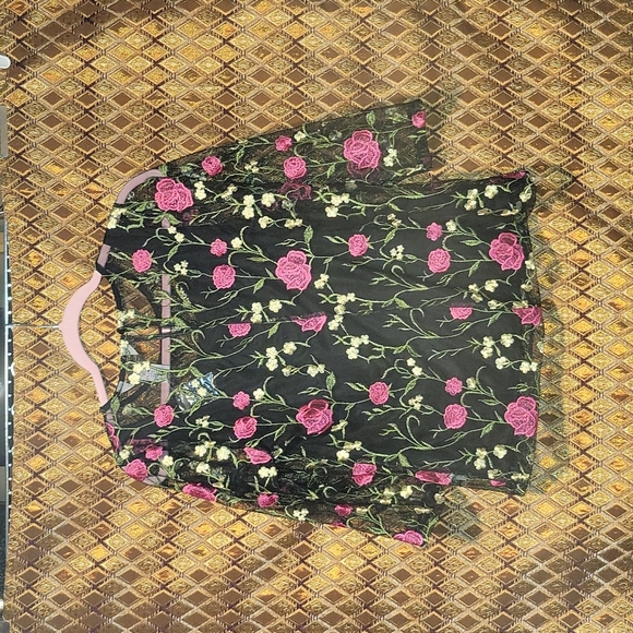 Draper’s & Damon’s: NWOT Quarter sleeve blouse with flower pattern - Picture 2 of 5